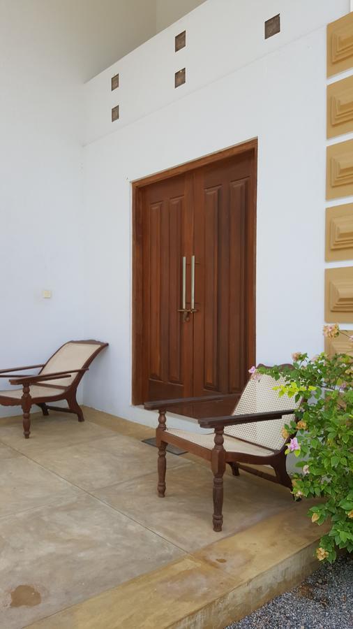 Lokuge Grand Resort Катарагама Экстерьер фото