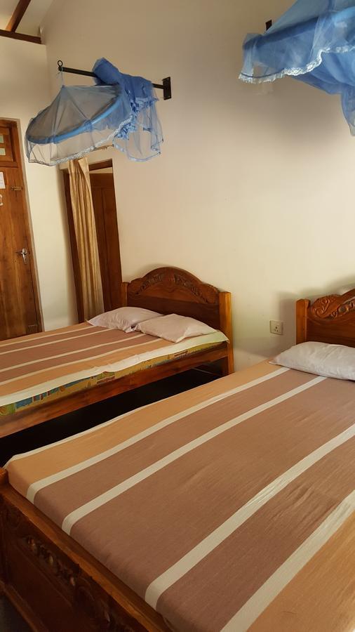 Lokuge Grand Resort Катарагама Экстерьер фото