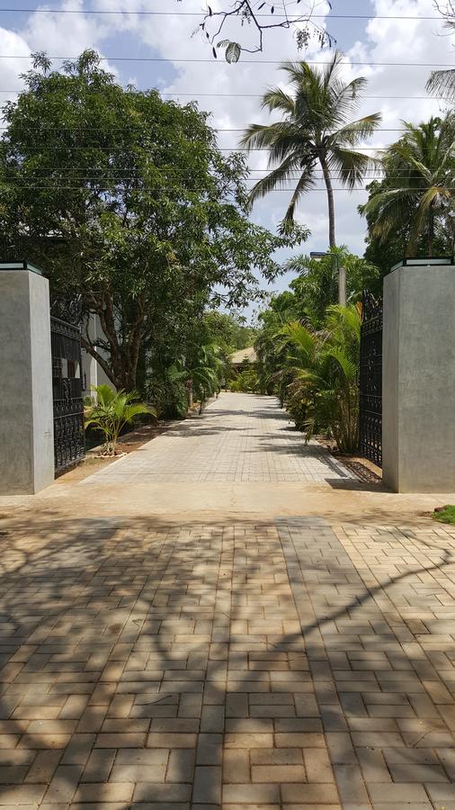 Lokuge Grand Resort Катарагама Экстерьер фото