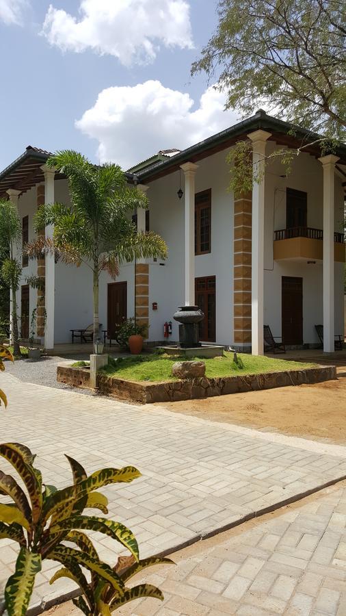 Lokuge Grand Resort Катарагама Экстерьер фото