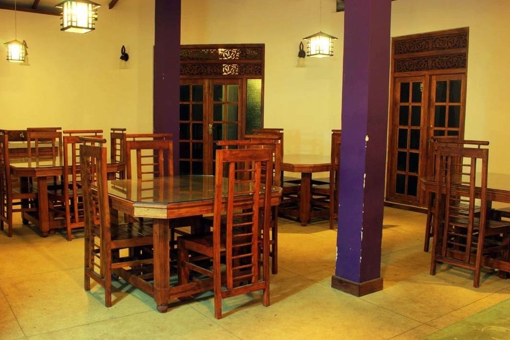 Lokuge Grand Resort Катарагама Экстерьер фото