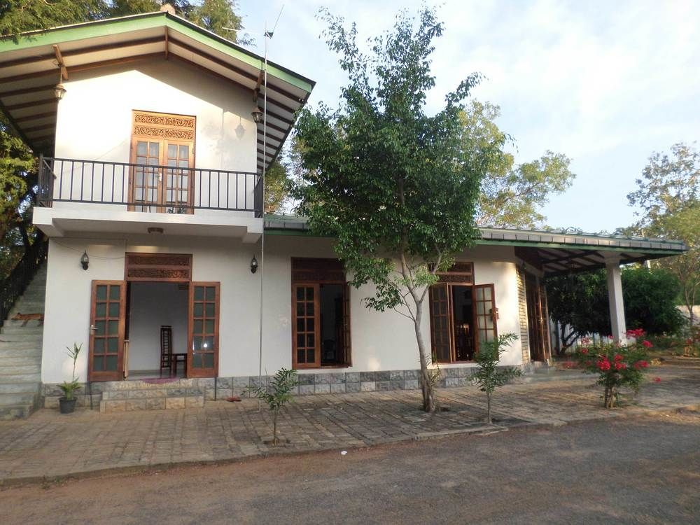 Lokuge Grand Resort Катарагама Экстерьер фото