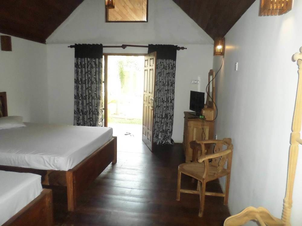 Lokuge Grand Resort Катарагама Экстерьер фото