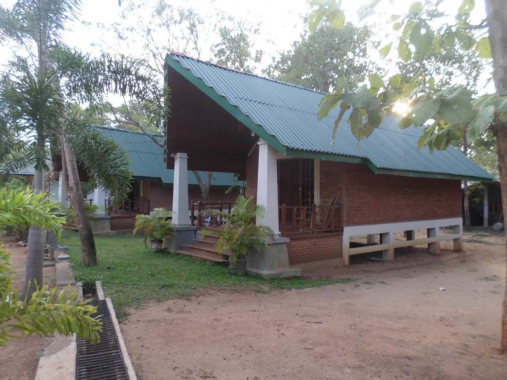 Lokuge Grand Resort Катарагама Экстерьер фото