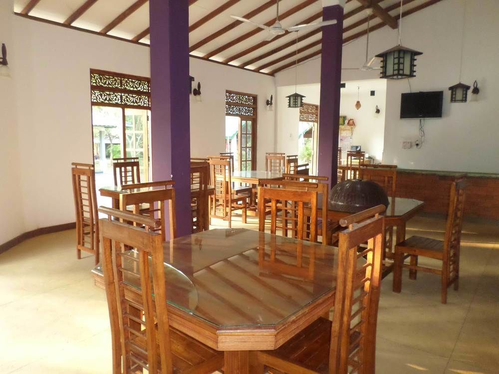 Lokuge Grand Resort Катарагама Экстерьер фото