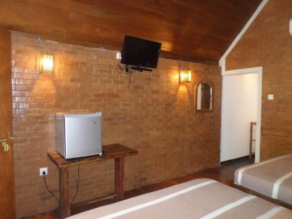 Lokuge Grand Resort Катарагама Экстерьер фото